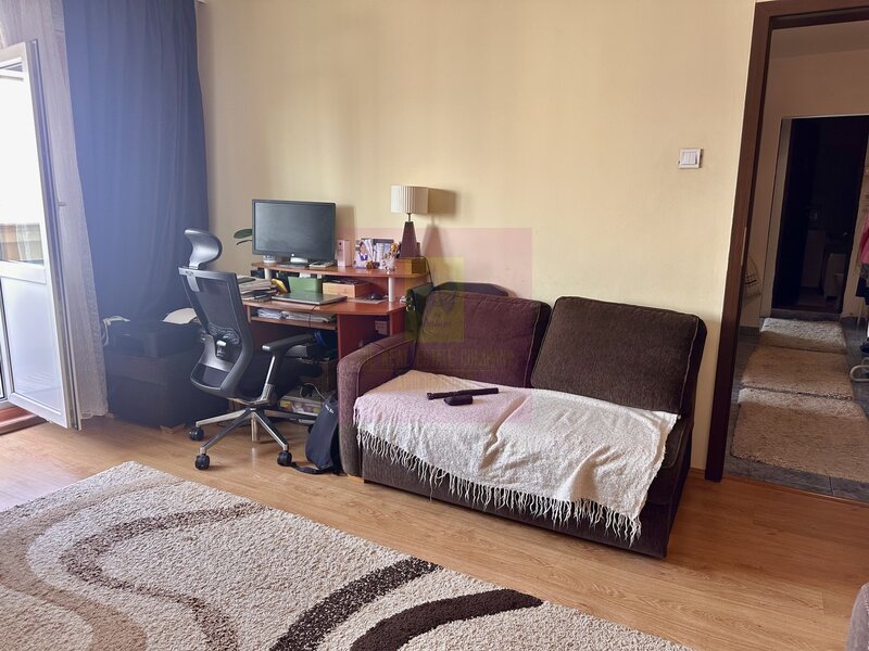 2 camere de vanzare Sebastian - Novaci