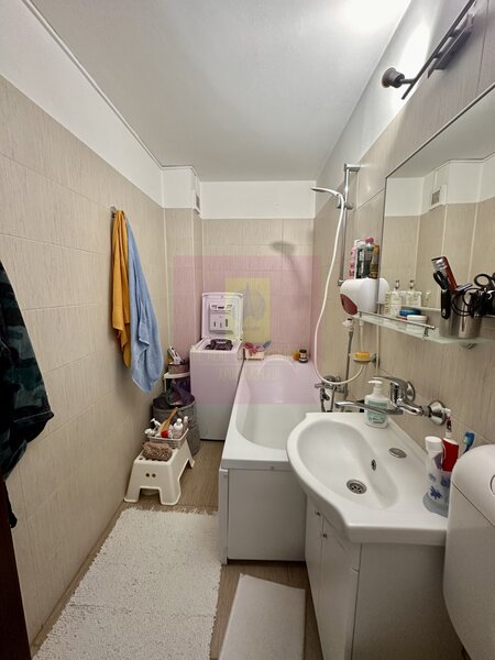 2 camere de vanzare Sebastian - Novaci